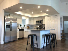 Beautiful Home across the street from Lake June!